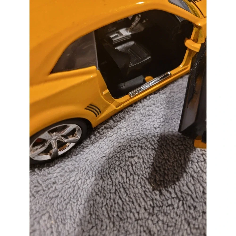 Jada 2006 Chevrolet Camaro Concept Bumblebee Yellow Diecast Model Car